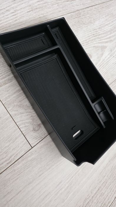 Schowek na podłokietnik konsoli środkowej samochodu Honda HR