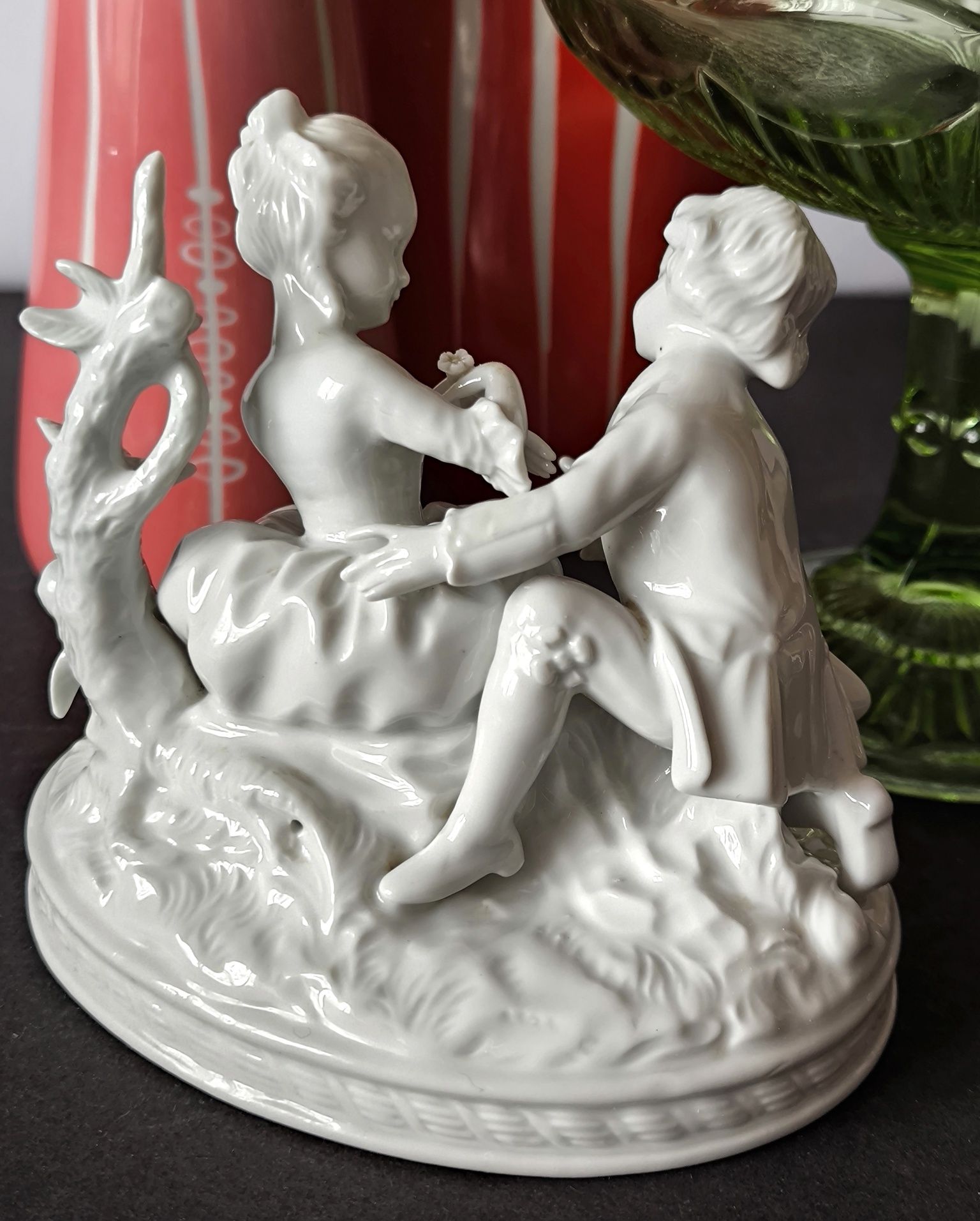 Piękna stara porcelana kolekcjonerska figurka Biała Para Capodimonte
