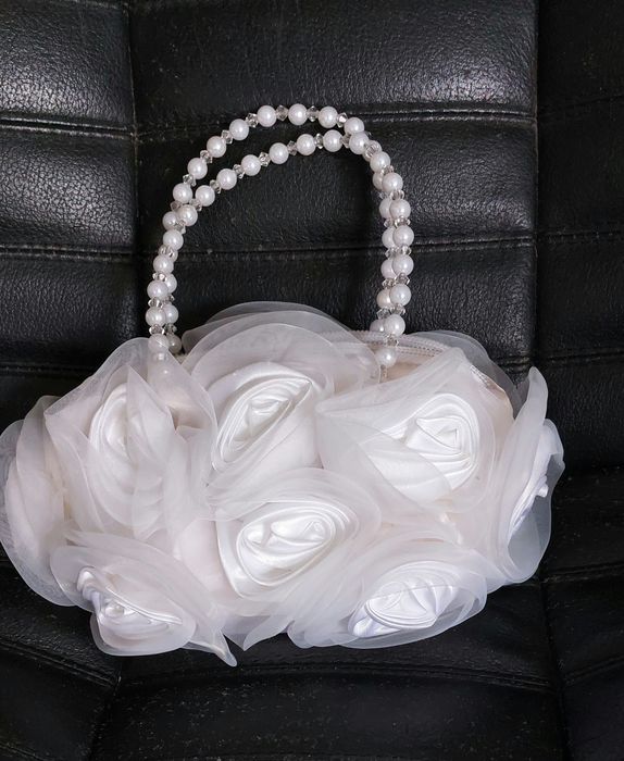 Сумочка белая нарядная на праздник для женщины девочки