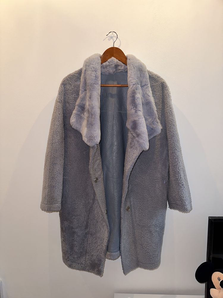 пальто - дублянка , сіро-блакитний спокійний колір, розмір 42-44(с-м)