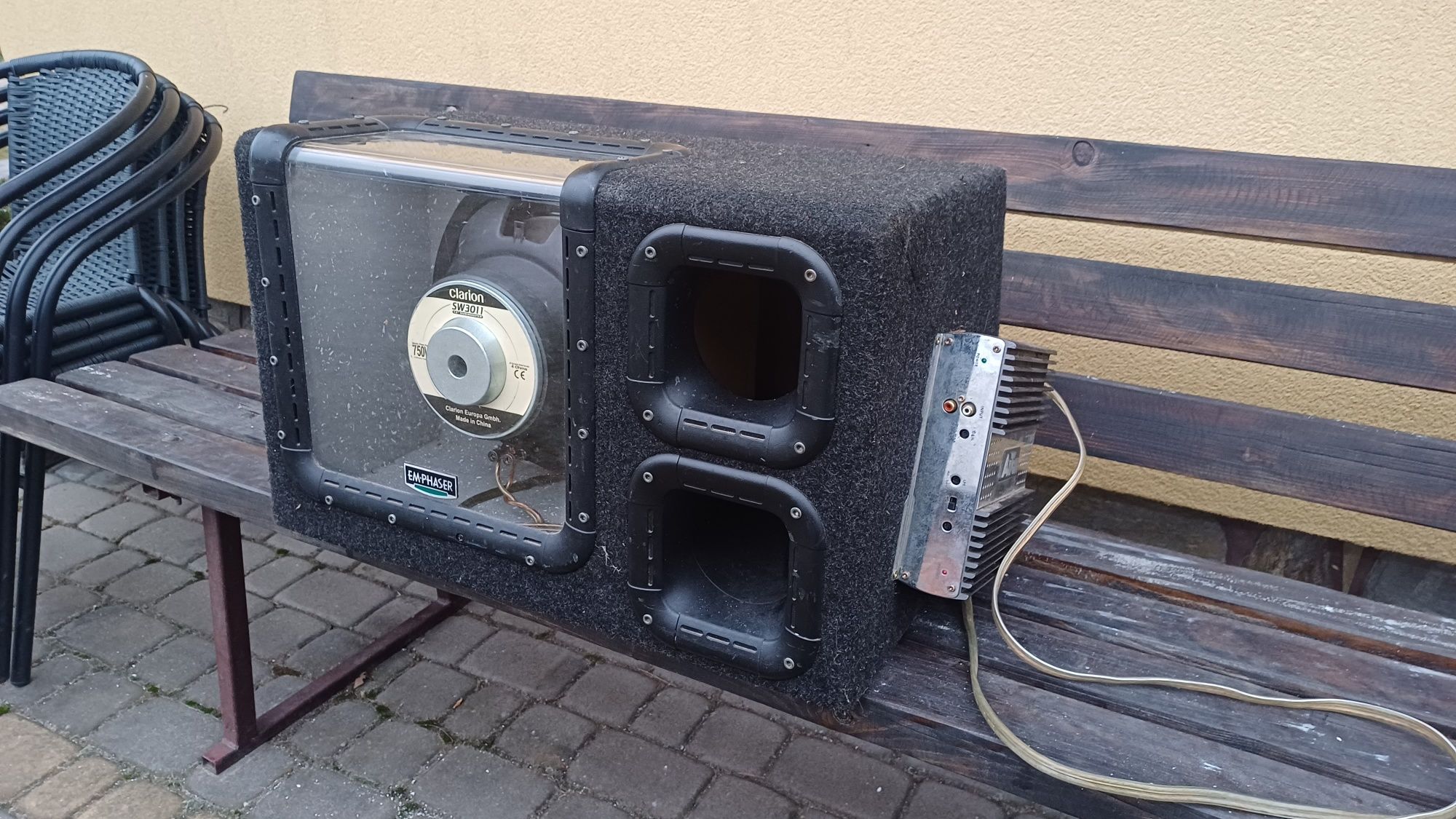 Subwoofer z wzmacniaczem