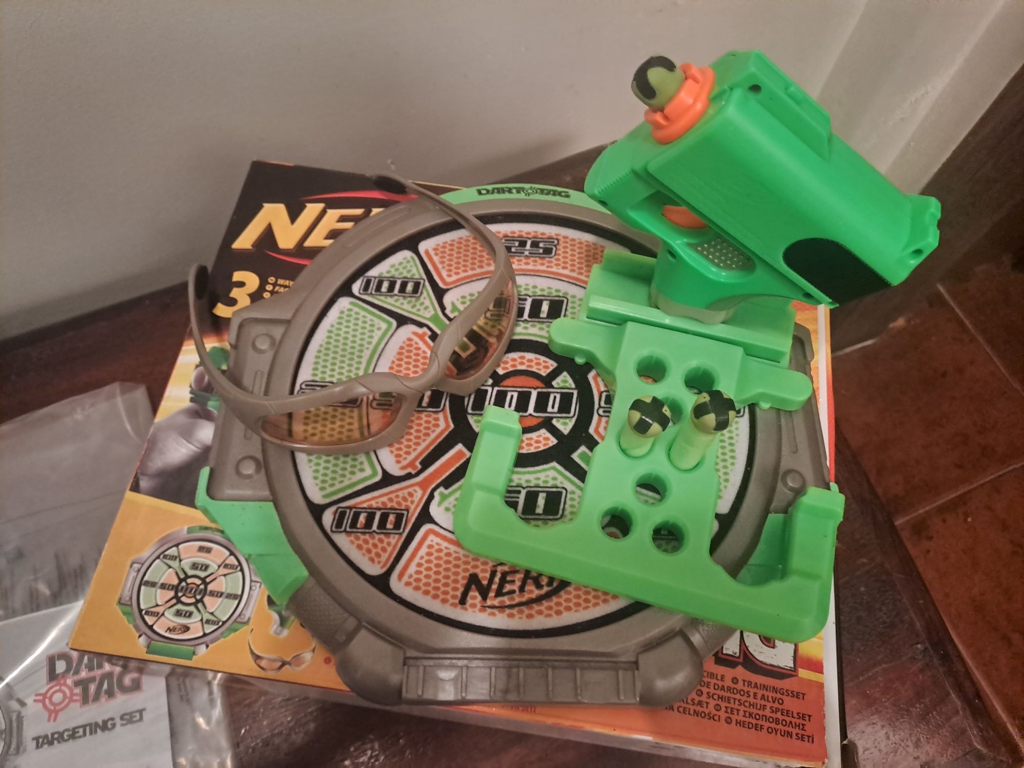 Conjunto NERF: Pistola + Balas + Alvo + Óculos