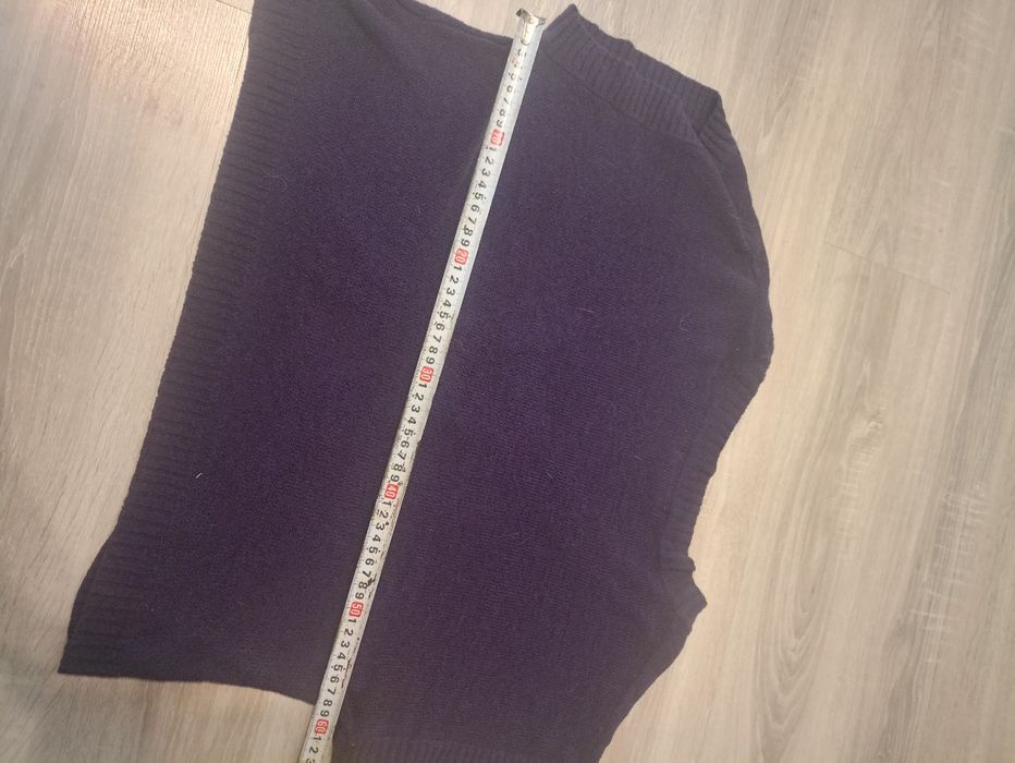 Krótka narzutka sweterek