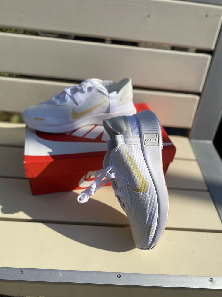 Оригінальні кросівки Nike Reposto White Saturn Gold CZ5630-106