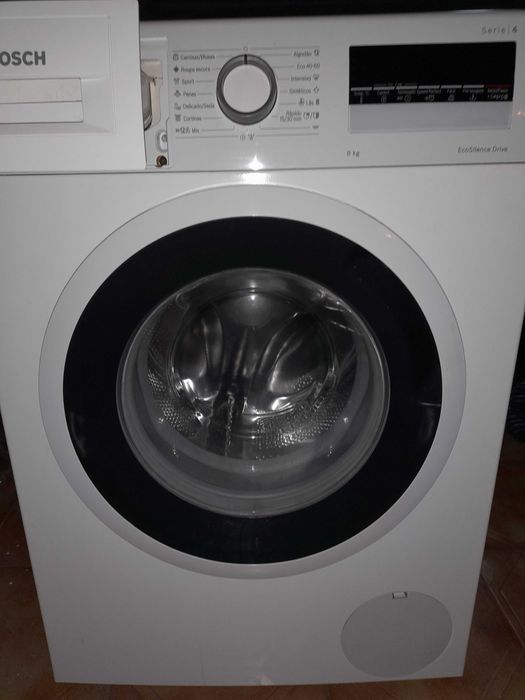 Máquina lavar roupa bosch 4 ecosilence Drive praticamente nova.