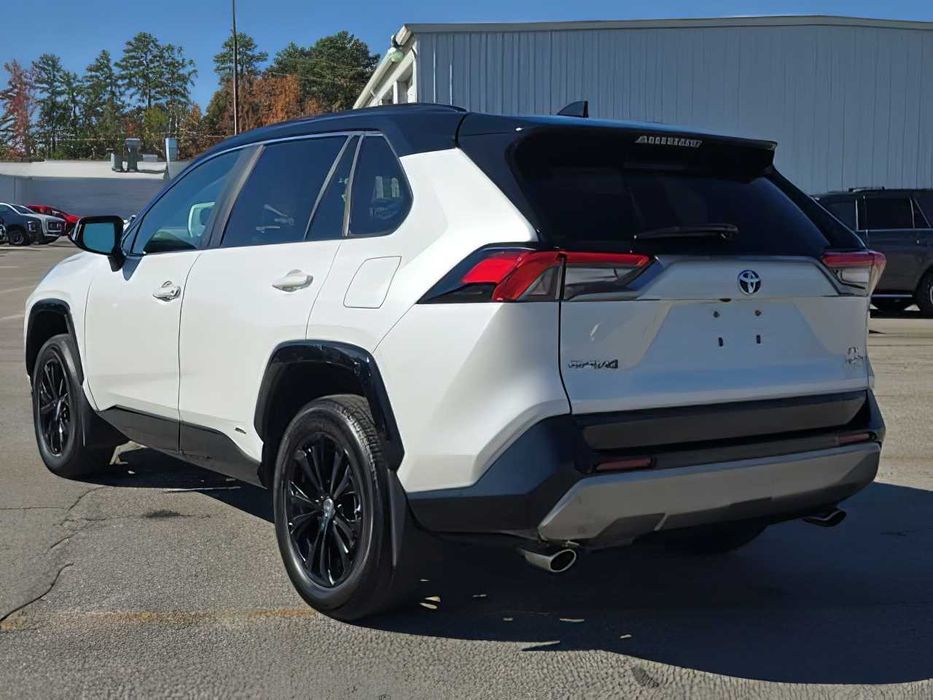 Toyota RAV4      2024