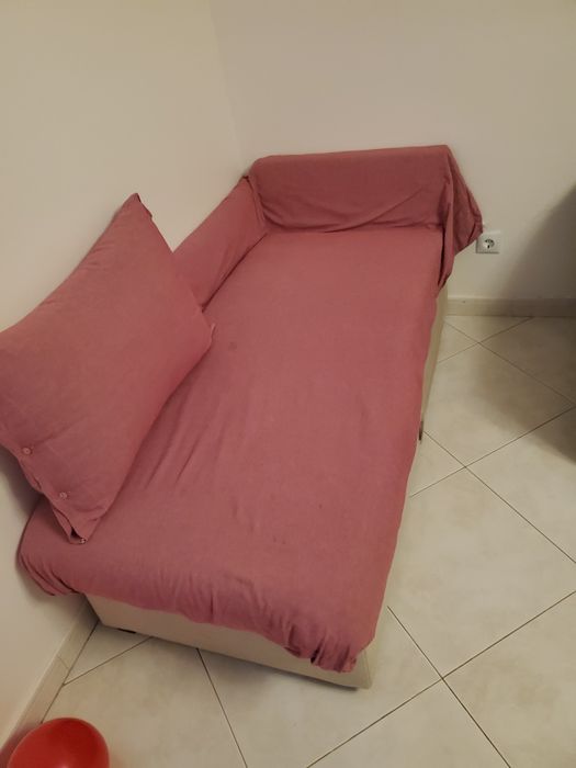 Sofà usada conforma