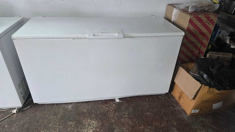 Duża zamrażarka skrzyniowa ELECTROLUX EC5231AOW 495l