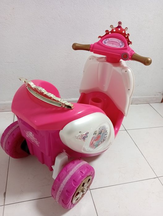 Moto elétrica Feber Princesas Disney