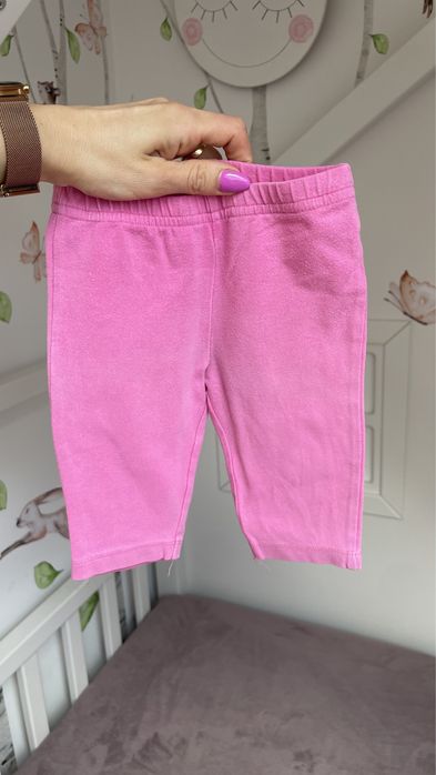 Krótkie różowe legginsy