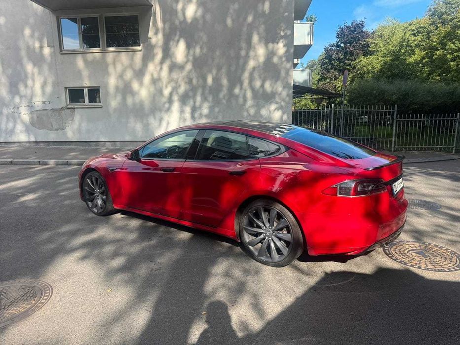 Tesla  S85 gratis ladowanie, autopilot
