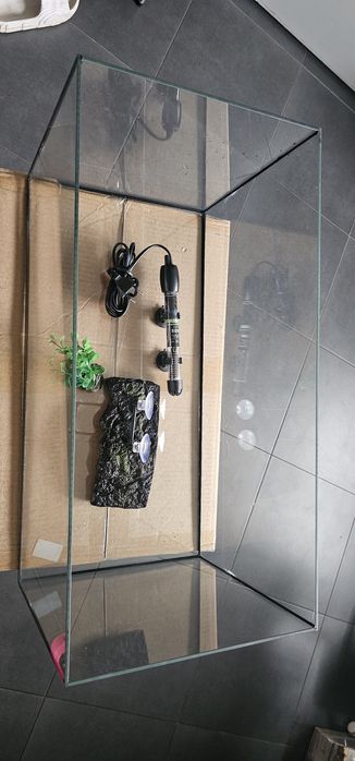 Akwarium 30x30x60 +grzałka i dodatki