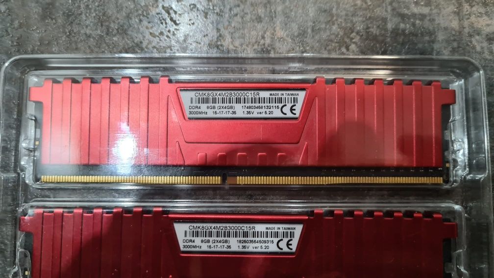 Pamięć RAM Corsair 16GB 3000MHz Vengeance LPX Red CL15 (4x4GB) 16GB