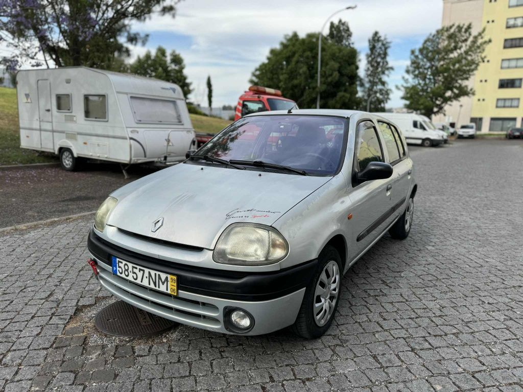 Renault clio 1.2 gasolina com 184.000 mil km em bom estado geral.