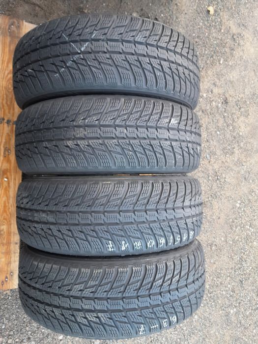 215/60R17 100H NOKIAN , komplet opon zimowych.