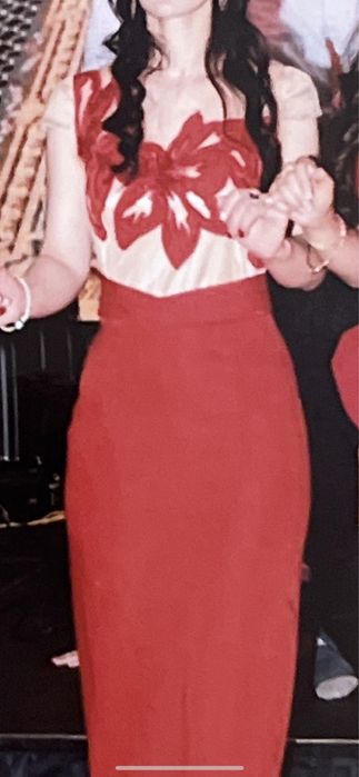 Красное и Чернон Вечернее платье Waggon сапоги Guess