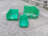 Pojemniki plastikowe.