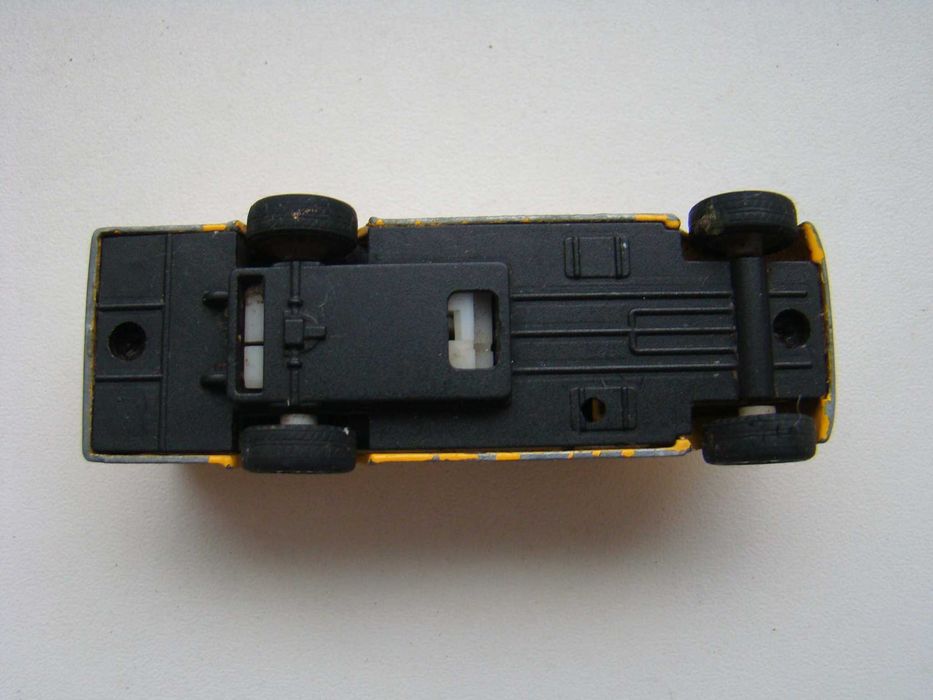 Модель машинки Автобус SCHOOL BUS.