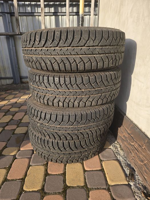 Продам комплект зимової резини з дисками