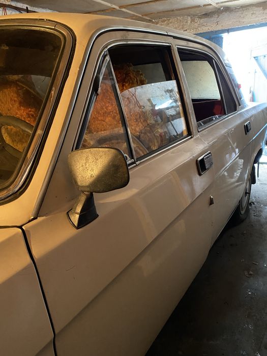 Автомобіль Волга - 24