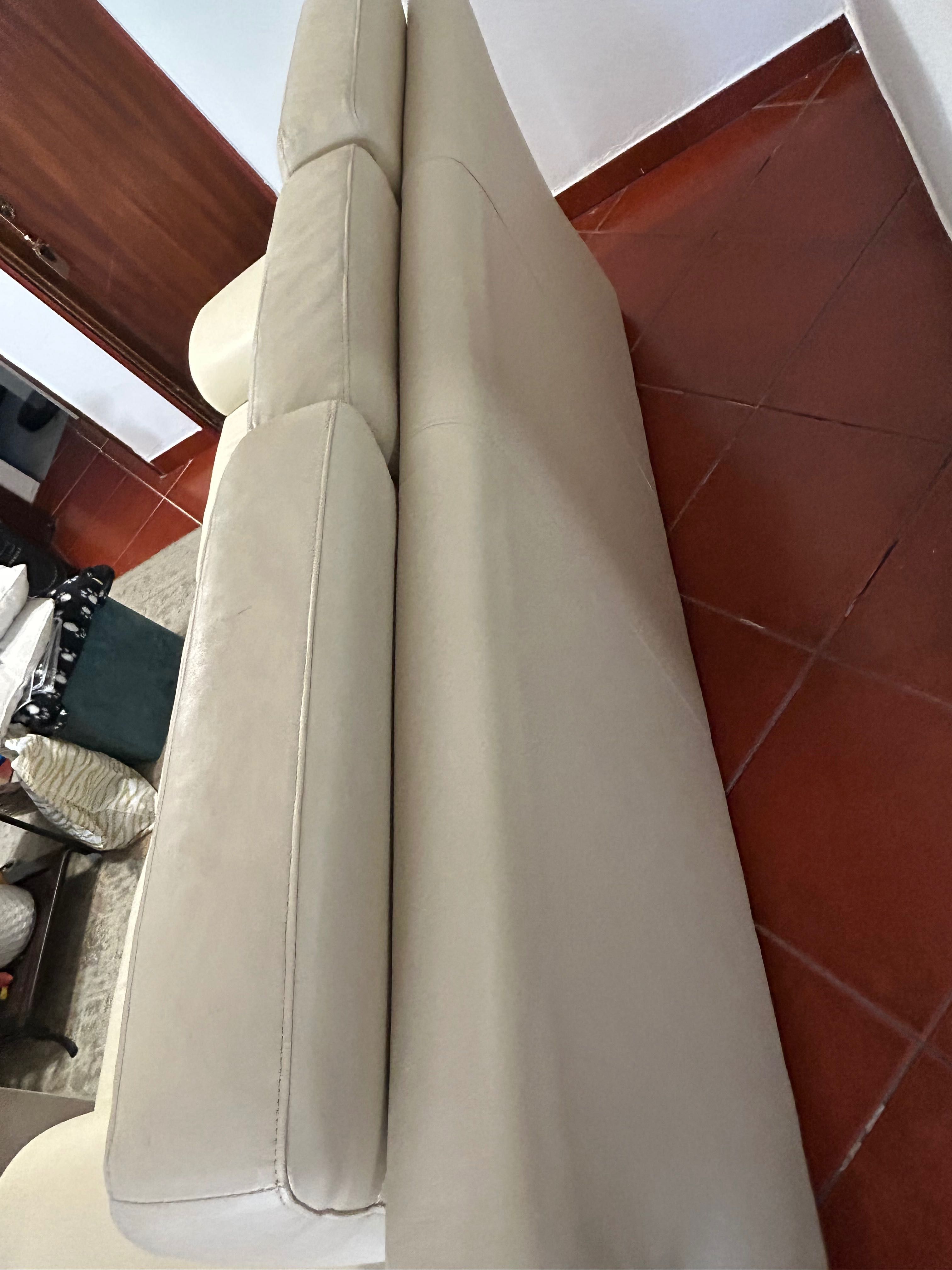 Sofá branco/bege pele