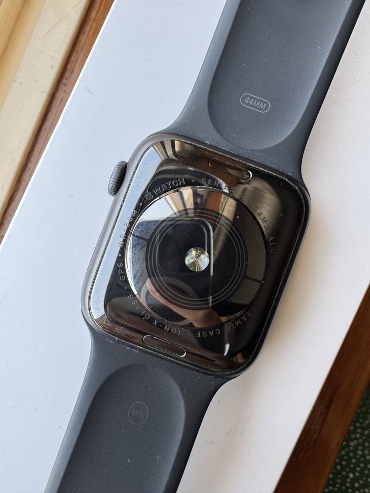 Apple Watch - série 5 - 44mm