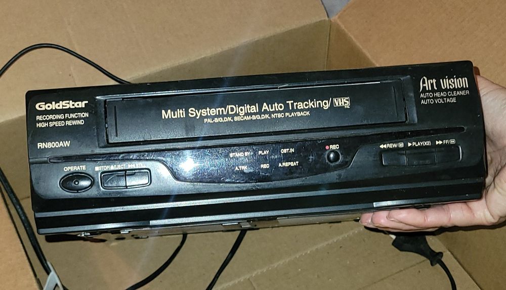 Видеомагнитофон GoldStar RN800AW