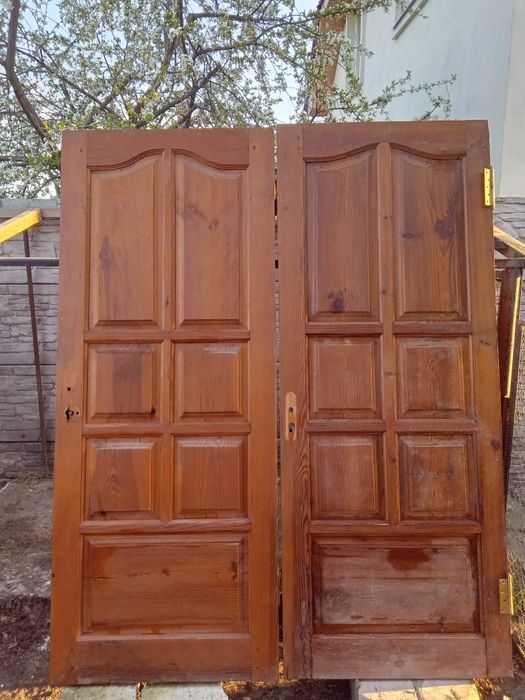 Двері дерев'яні  продам