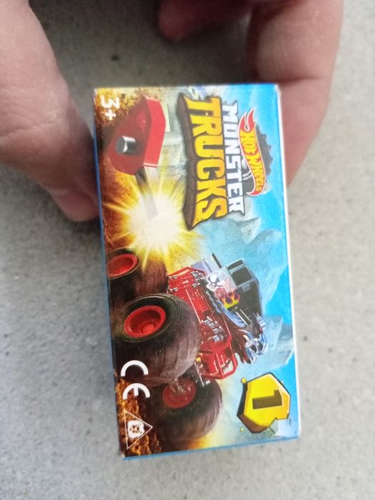 Hot wheels monster truck autko z wyrzutnia