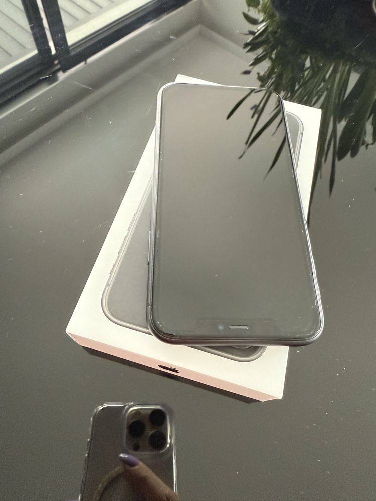 Iphone 11 czarny kabel opakowanie etui ideal