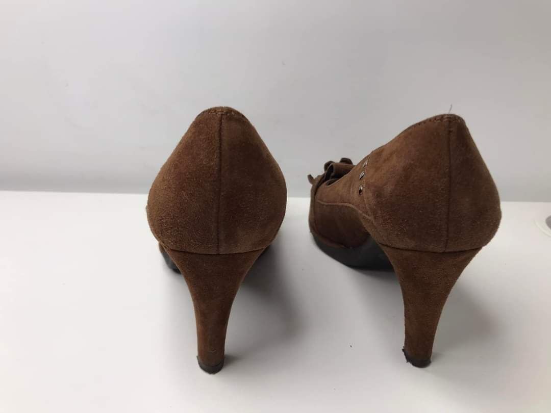 Czółenka skórzane Stuart Weitzman zamszowe  Rozmiar 37,5