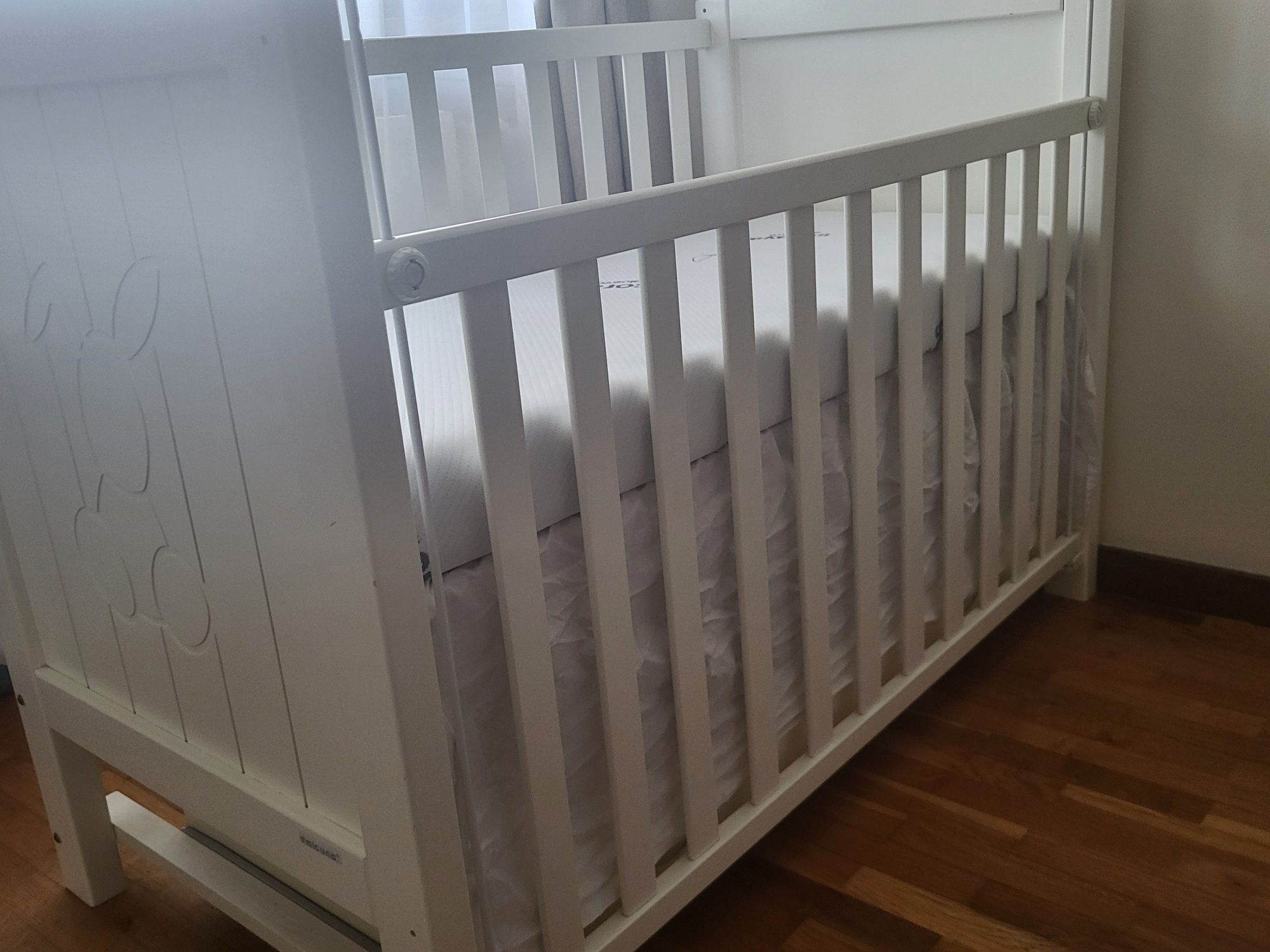 Berço/ cama de grades com oferta colchão