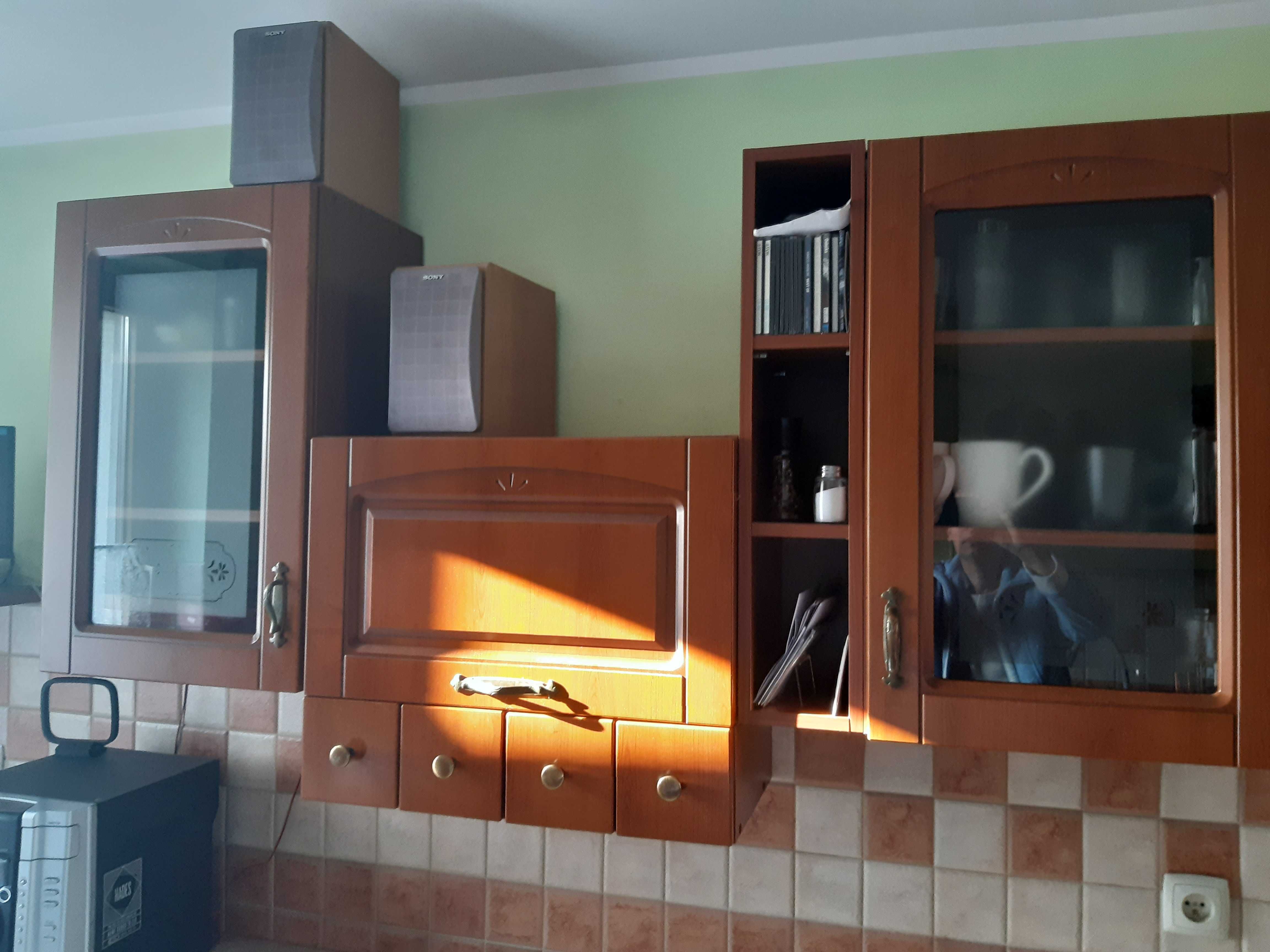 Meble kuchenne. Szafki stojące, wiszące, szuflady