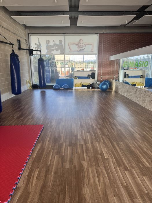 Cede-se sala com 100m2