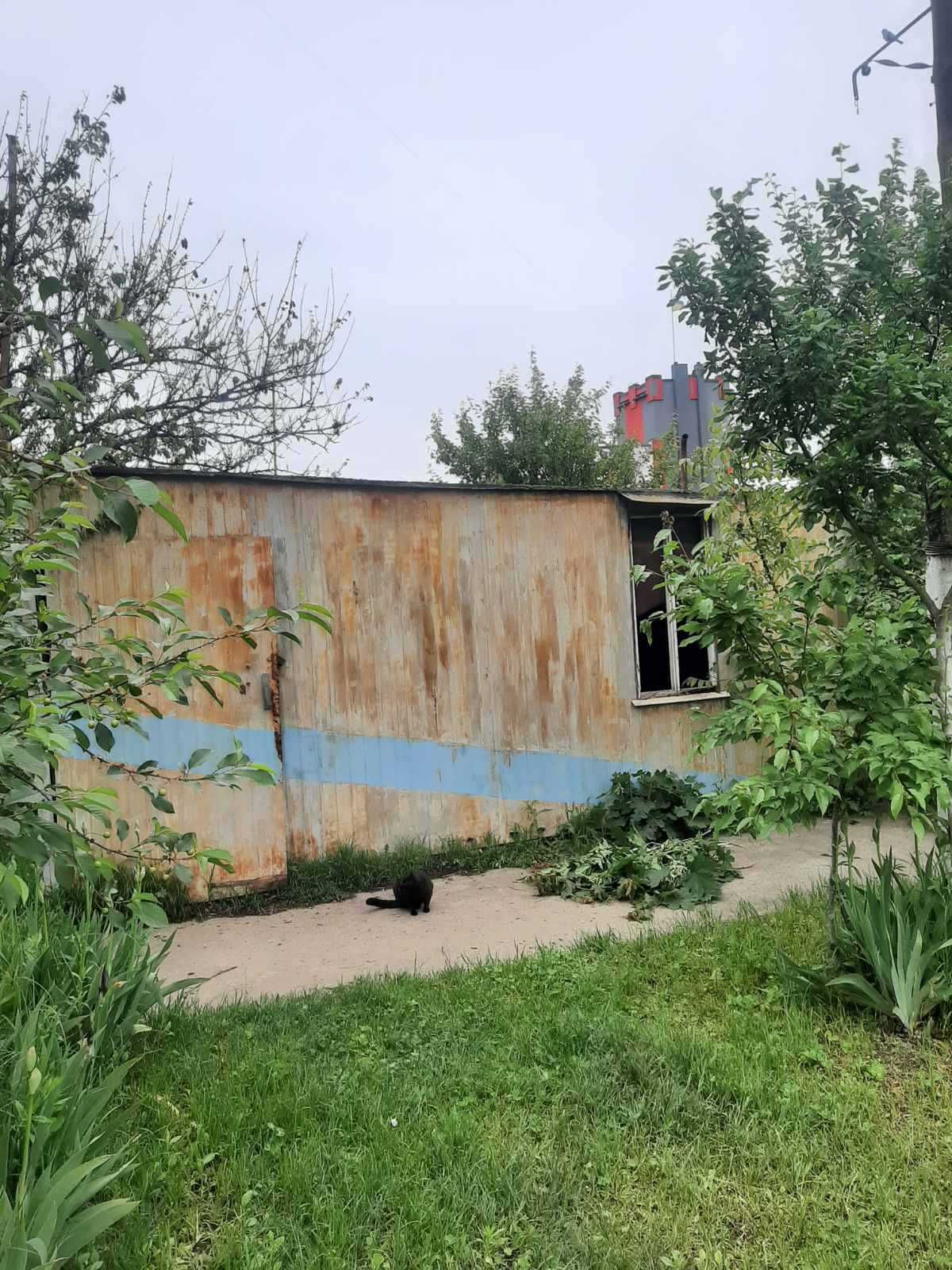 Одноповерхова будівля S= 53,8 м2. 0.05 га, Дубно вул. Грушевського 99Б