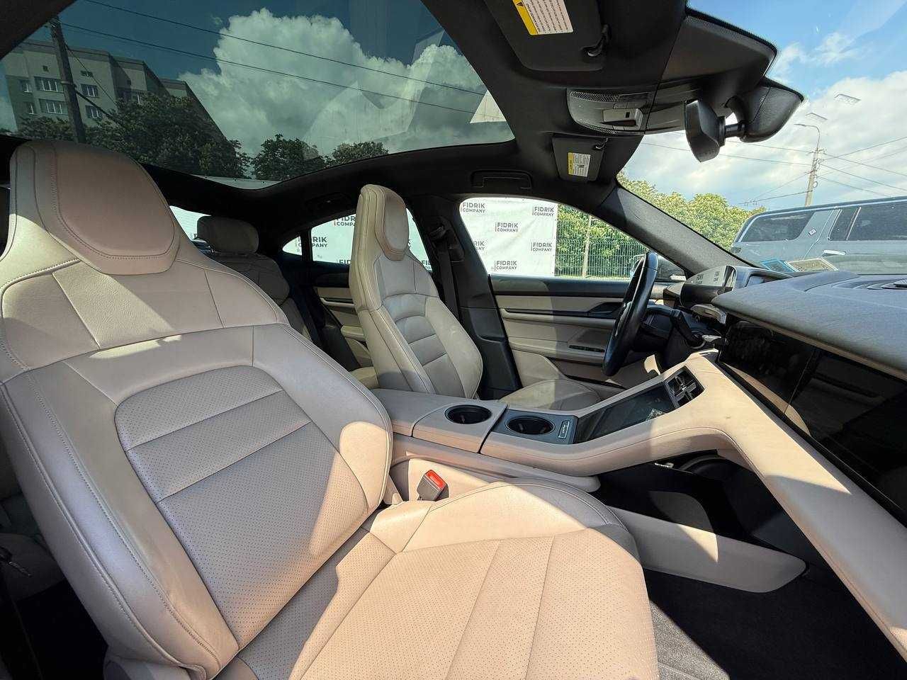 PORSCHE Taycan 2021