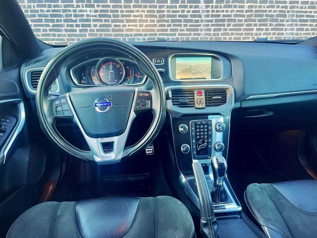 Volvo V40 2.0 D4 R-Design