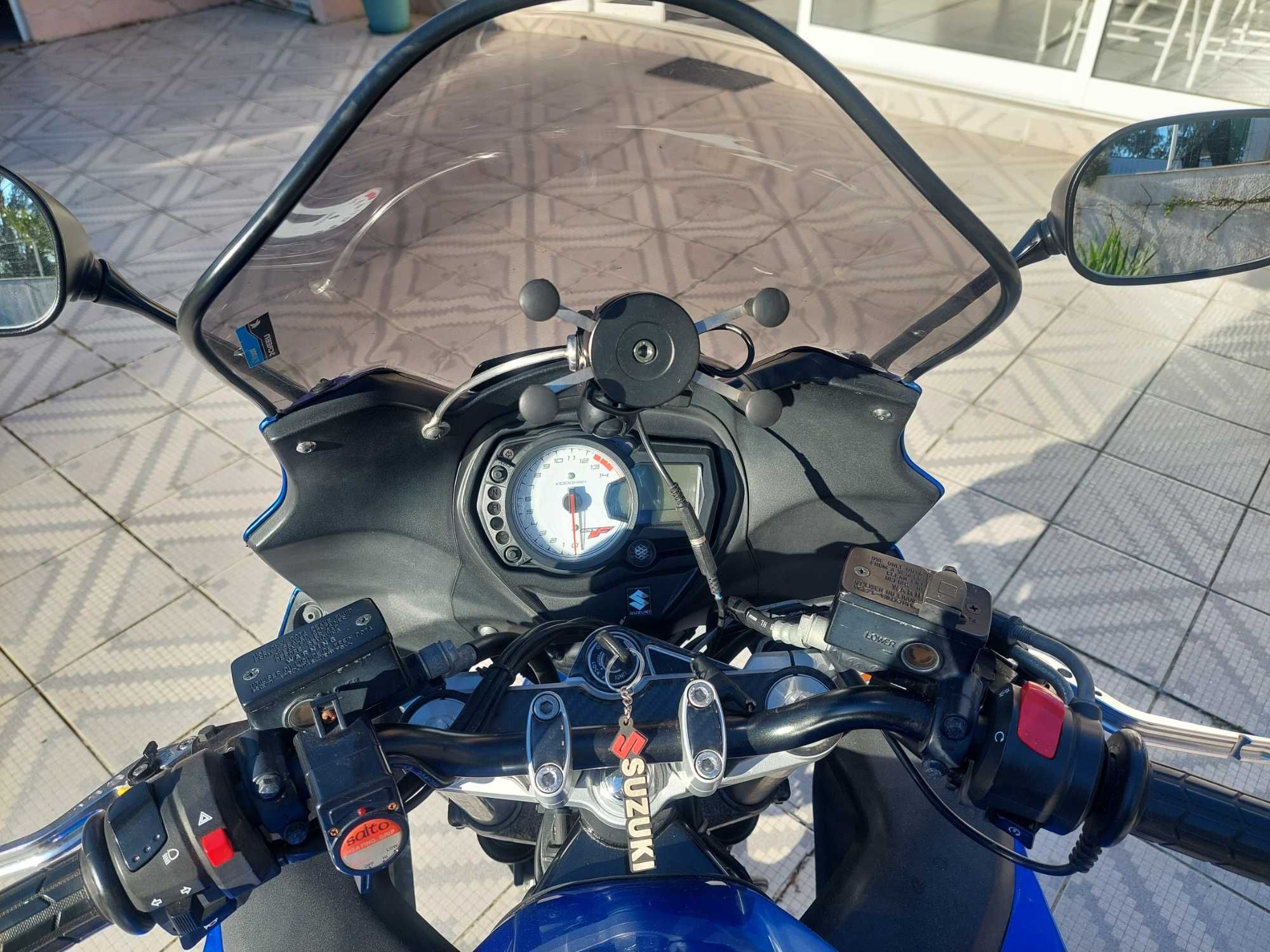 Mota Suzuki GSX 650F impecável com extras