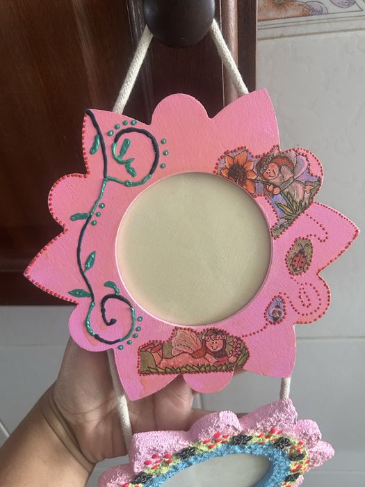 Moldura com imagens em forma de flor