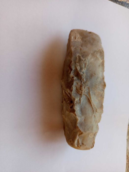 первобытный каменный топор