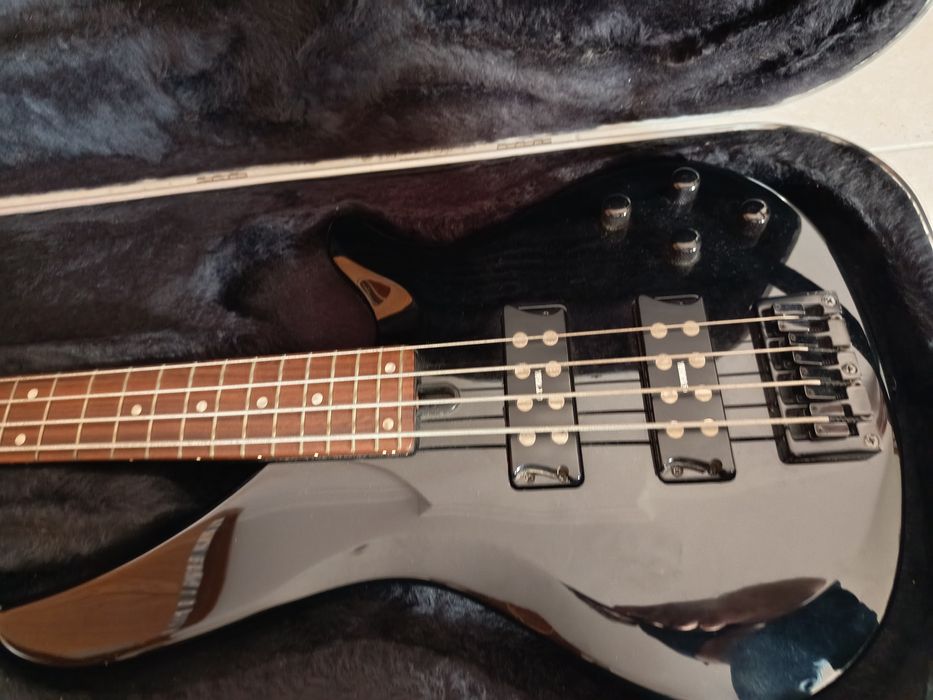 Baixo Yamaha RBX374 + Freedom Case