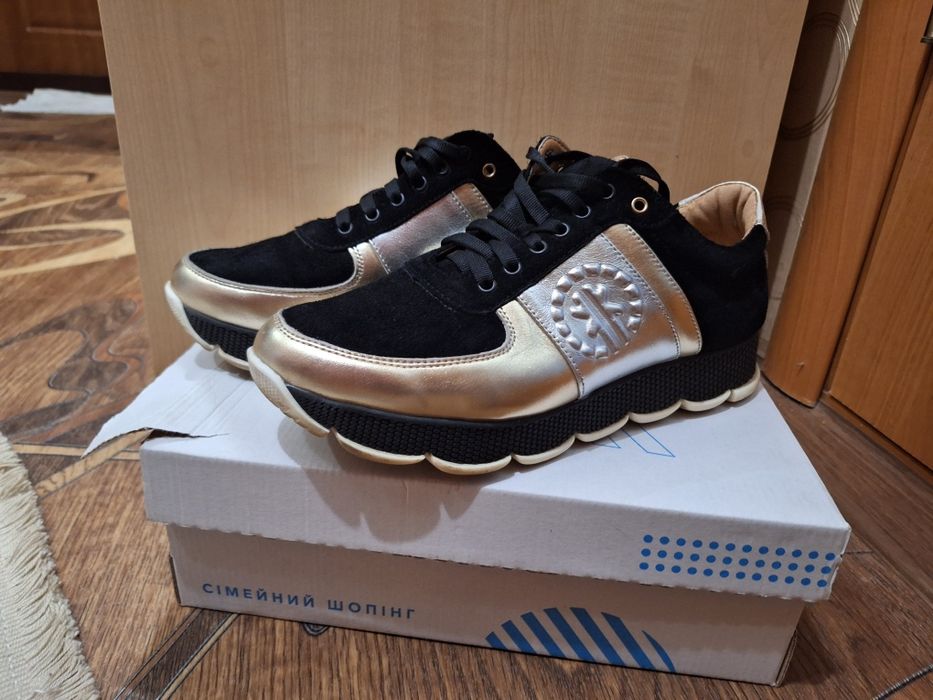 Кросівки жіночі  Kento