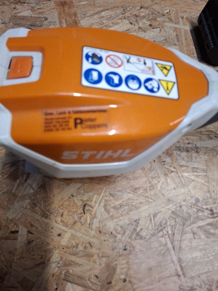 Urządzenie do cięcia żywopłotu stihl na wysięgniku