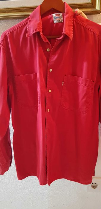 Tenis e camisa em bom estado