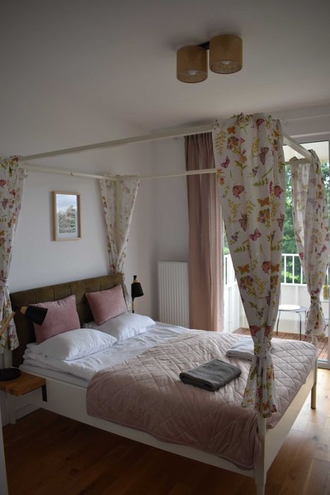 łóżko z baldachimem, rama + materac