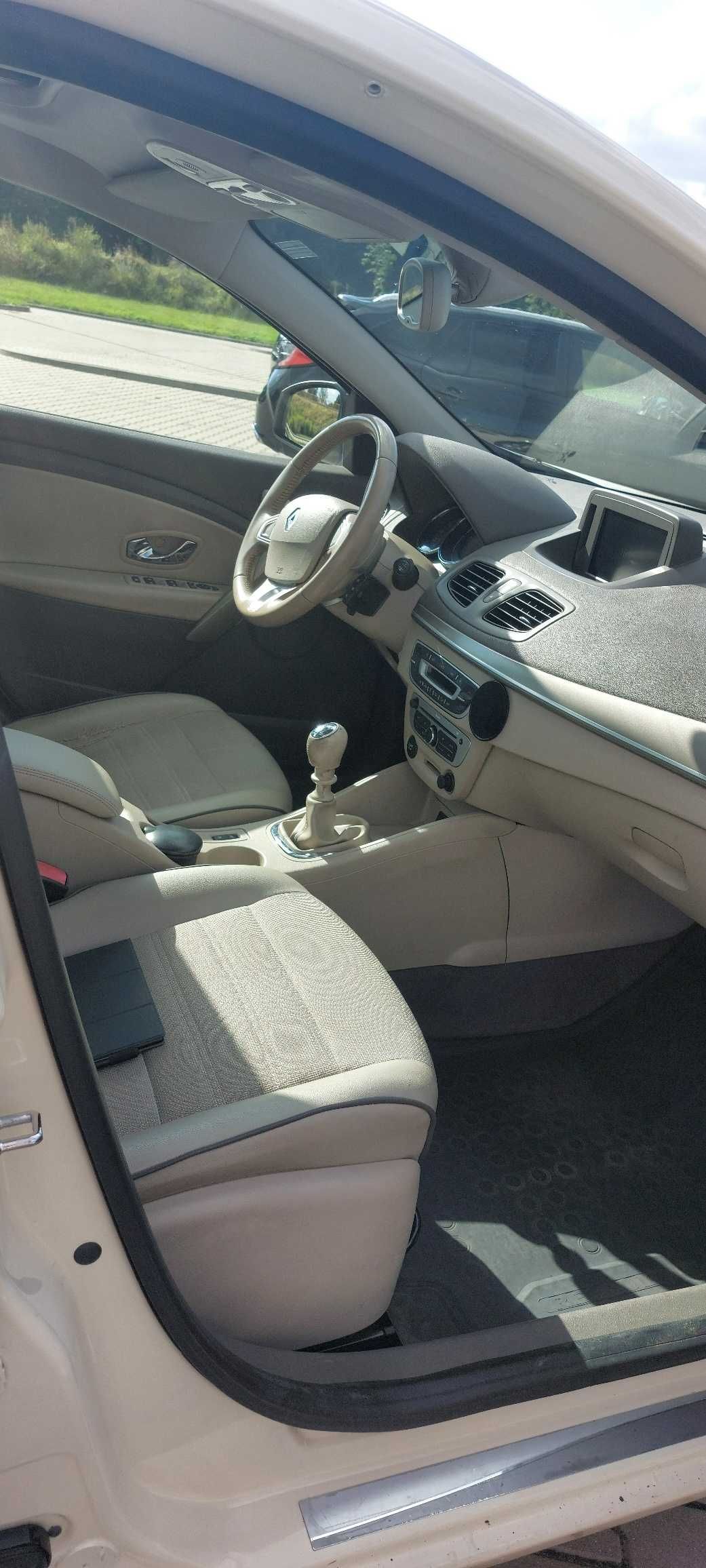 Renault Fluence 2013 2.0 16V benzyna wersja Privilege