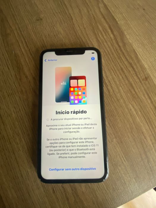 iPhone 11 preto.