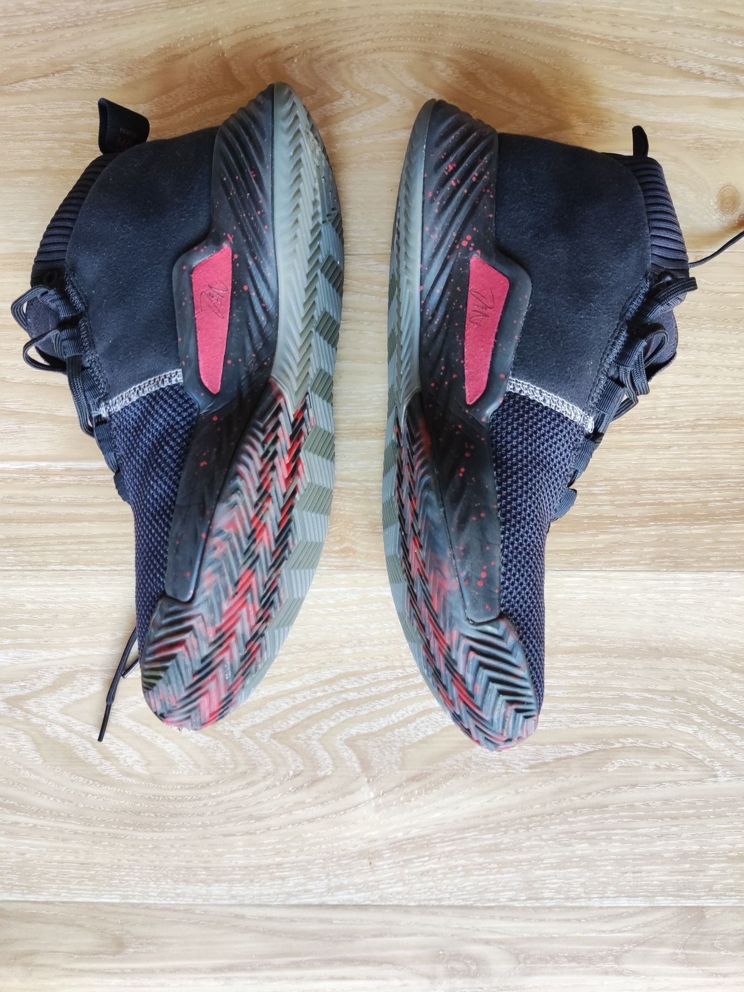 Sapatilhas de basquetebol Adidas Dame 5 People's Champ usadas
