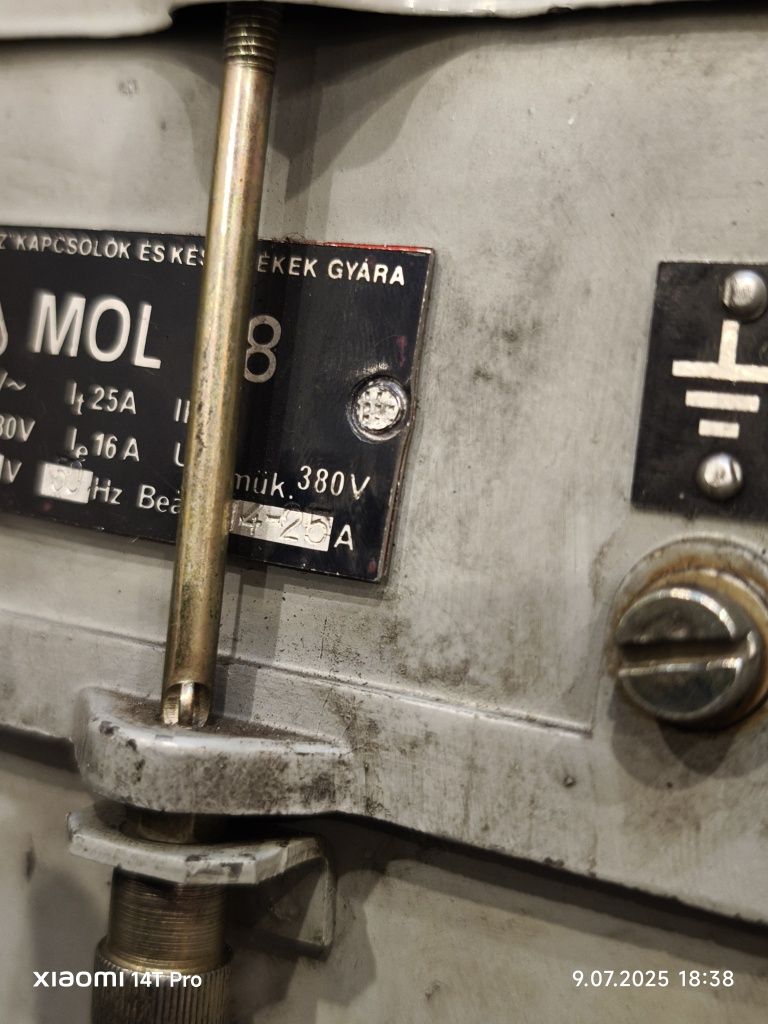 Wyłącznik olejowy MOL 28 zakres 14A - 25A
