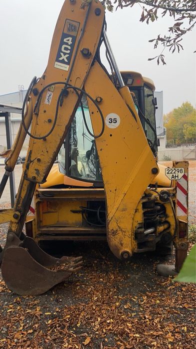 Трактор екскаватор JCB